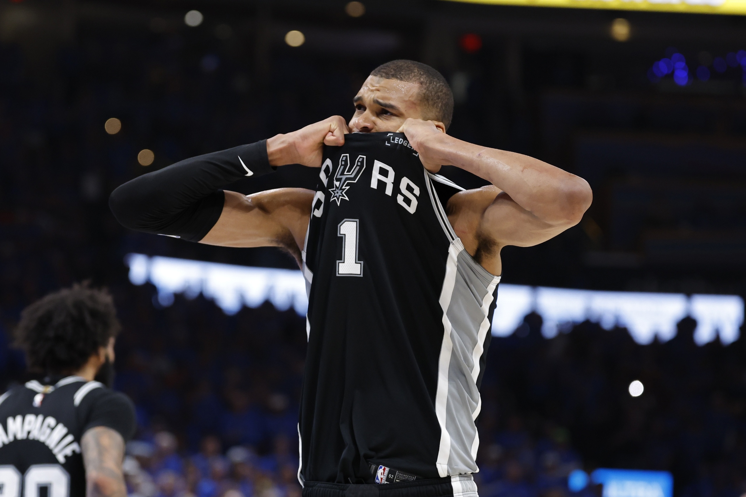 文班亚马承认紧张感随系列赛深入加剧 马刺0-1落后尼克斯
