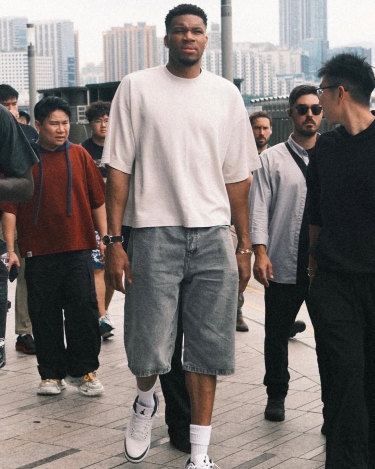 字母哥香港行致敬李小龙 库兹马调侃：现在人人都想成为文班