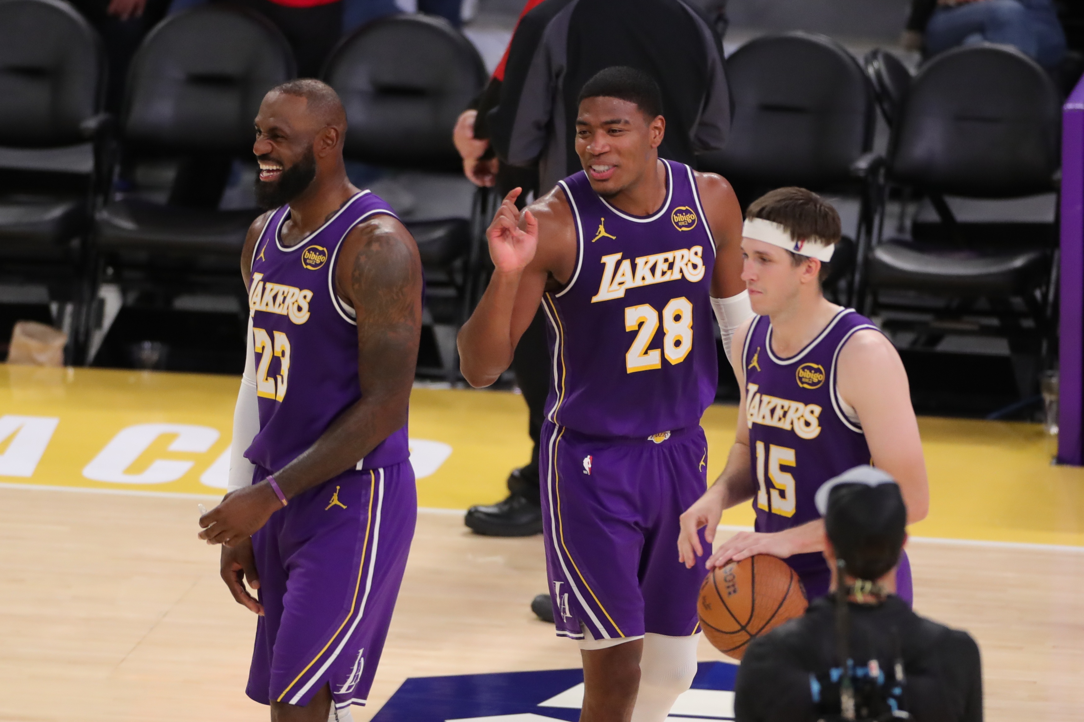 Windhorst：湖人薪资空间虚幻，对手建议续约现有球员而非拆队