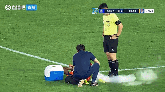 闪电两击定半场:刘国宝郑传辉3分钟连入两球 青岛海牛2-1无锡吴钩 闪电两击定半场:刘国宝郑传辉3分钟连入两球 青岛海牛2-1无锡吴钩