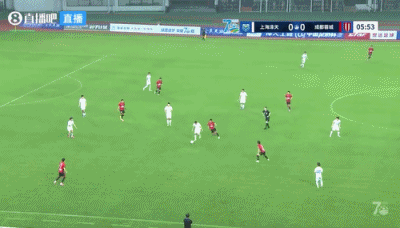 韦世豪任意球破门 成都蓉城半场1-0上海泽天
