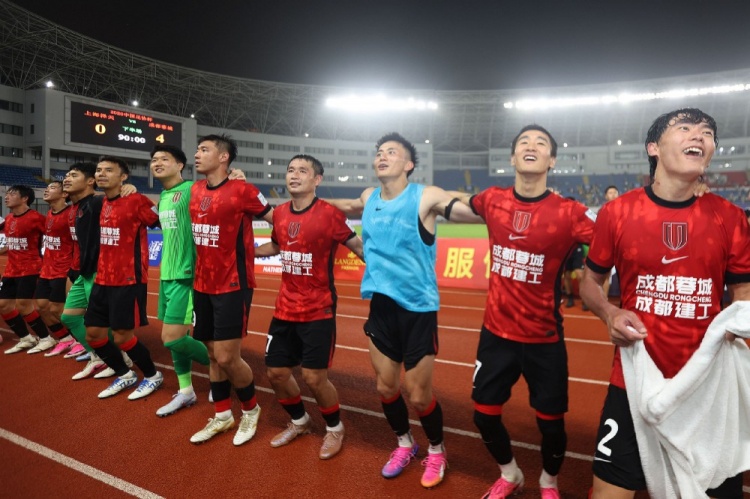 成都蓉城客场4-0上海泽天 全华班调整战术奏效 成都蓉城客场4-0上海泽天 全华班调整战术奏效