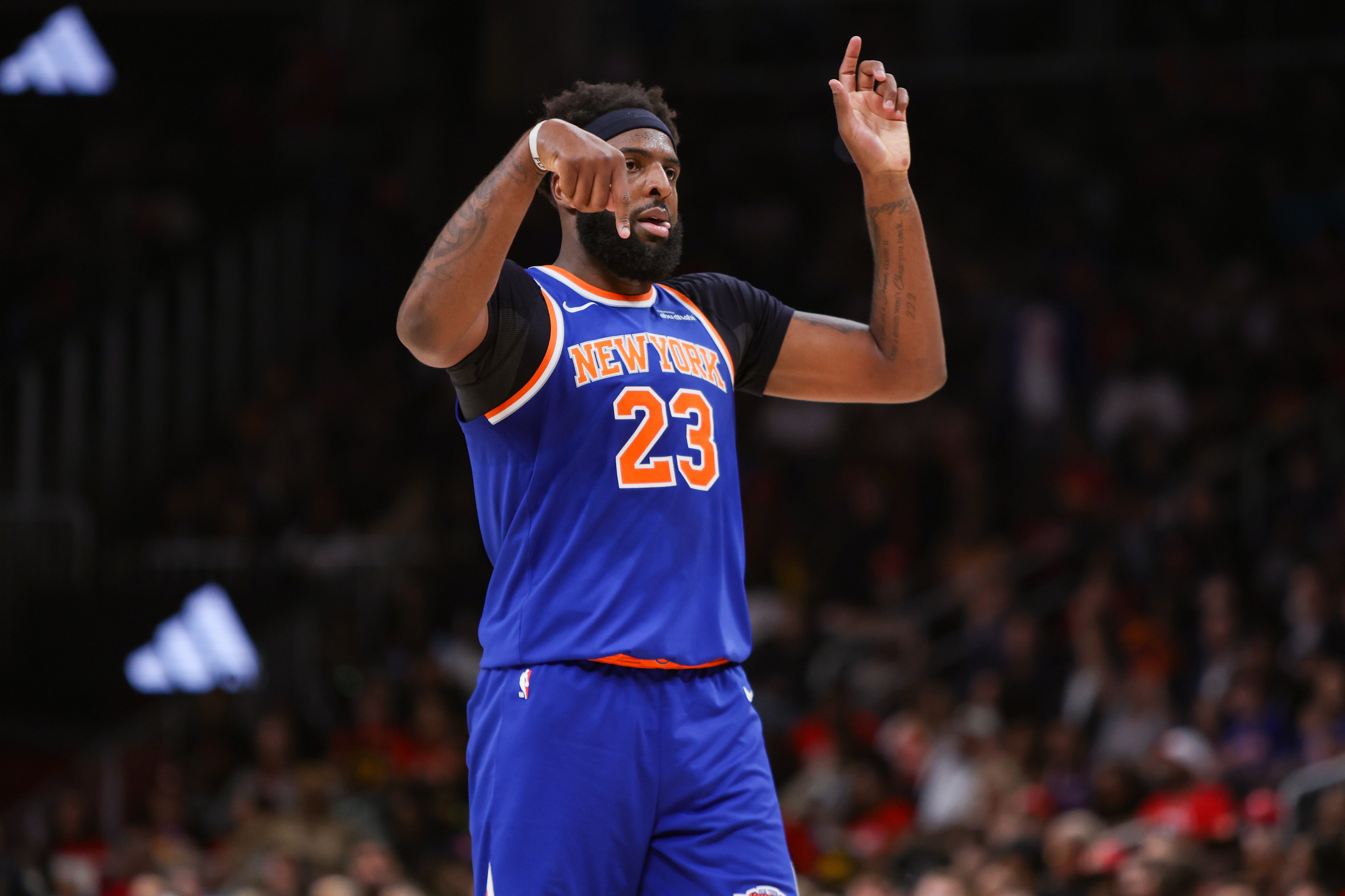 湖人多方向寻枪内线：询价米切罗与罗威 接触雷霆谈多特