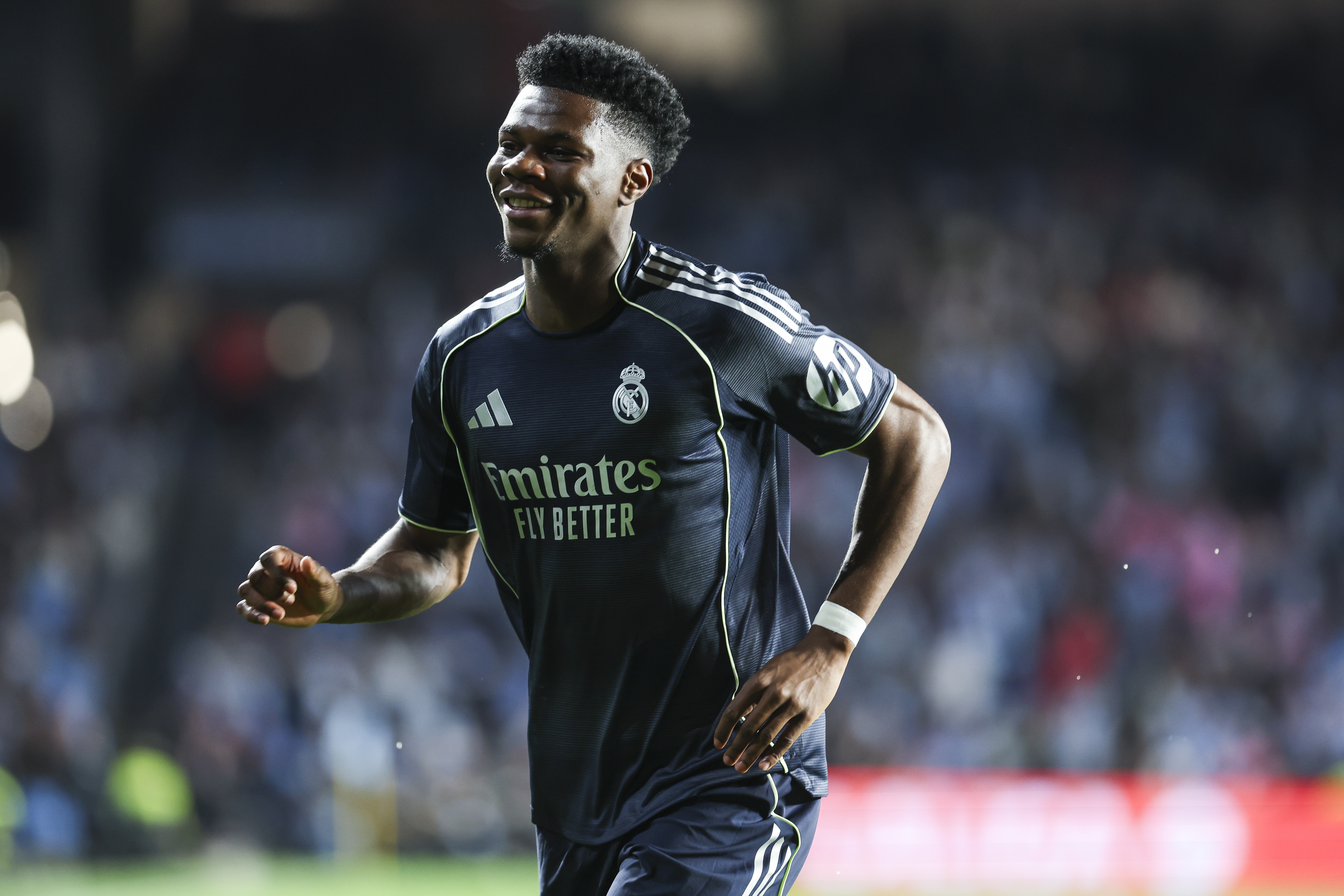 曼联中场引援名单曝光：楚阿梅尼斯科特领衔 布阿迪成新考察对象