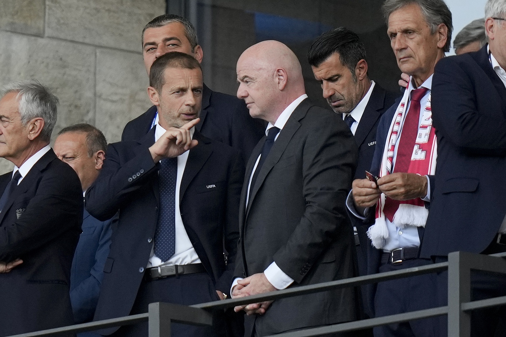 切费林缺席决赛抗议FIFA:巴洛贡红牌缓期成导火索