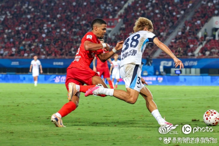 古斯塔沃头球难救主 河南主场1-1大连英博