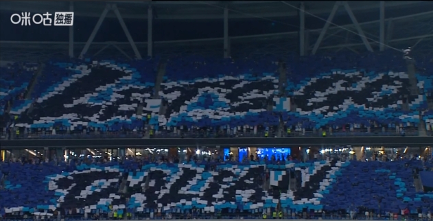 辽宁德比梭鱼湾TIFO：斯坦丘挥魔杖引蓝电贯穿看台