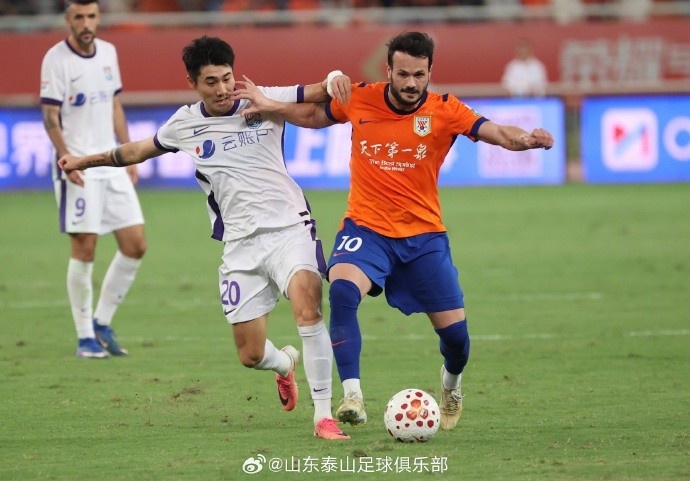 泰山2-1逆转津门虎 残阵混编新老合力拿下三分 泰山2-1逆转津门虎 残阵混编新老合力拿下三分