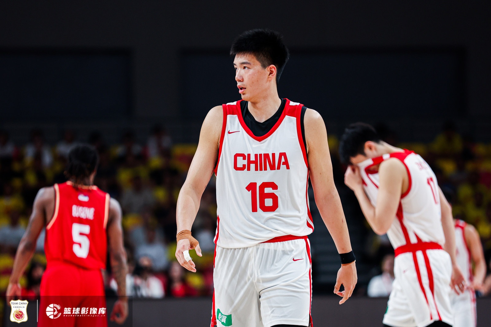 郭士强轮休胡金秋考察五号位 中国男篮热身赛72-91负乌拉圭