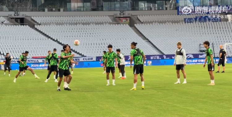 国安踩场气氛轻松 张玉宁无碍拉莫斯解禁