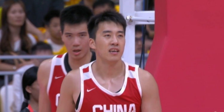 男篮热身赛评分：赵继伟3分垫底，焦泊乔赵嘉义7.5分领跑