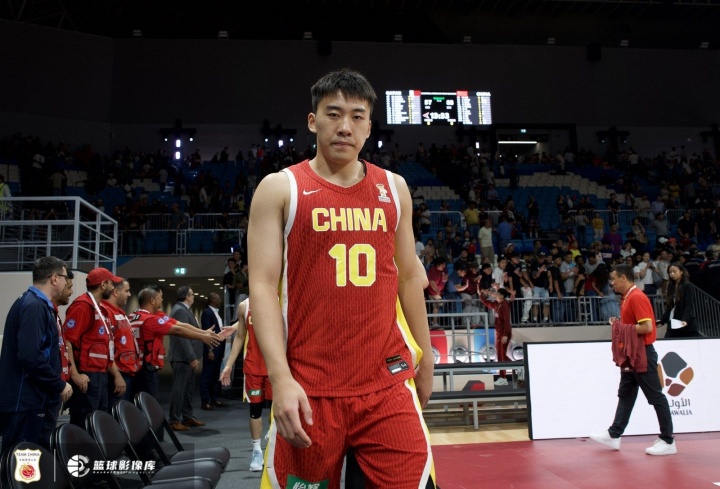 上一场因病缺席！媒体人：王俊杰今日复出对阵巴林男篮